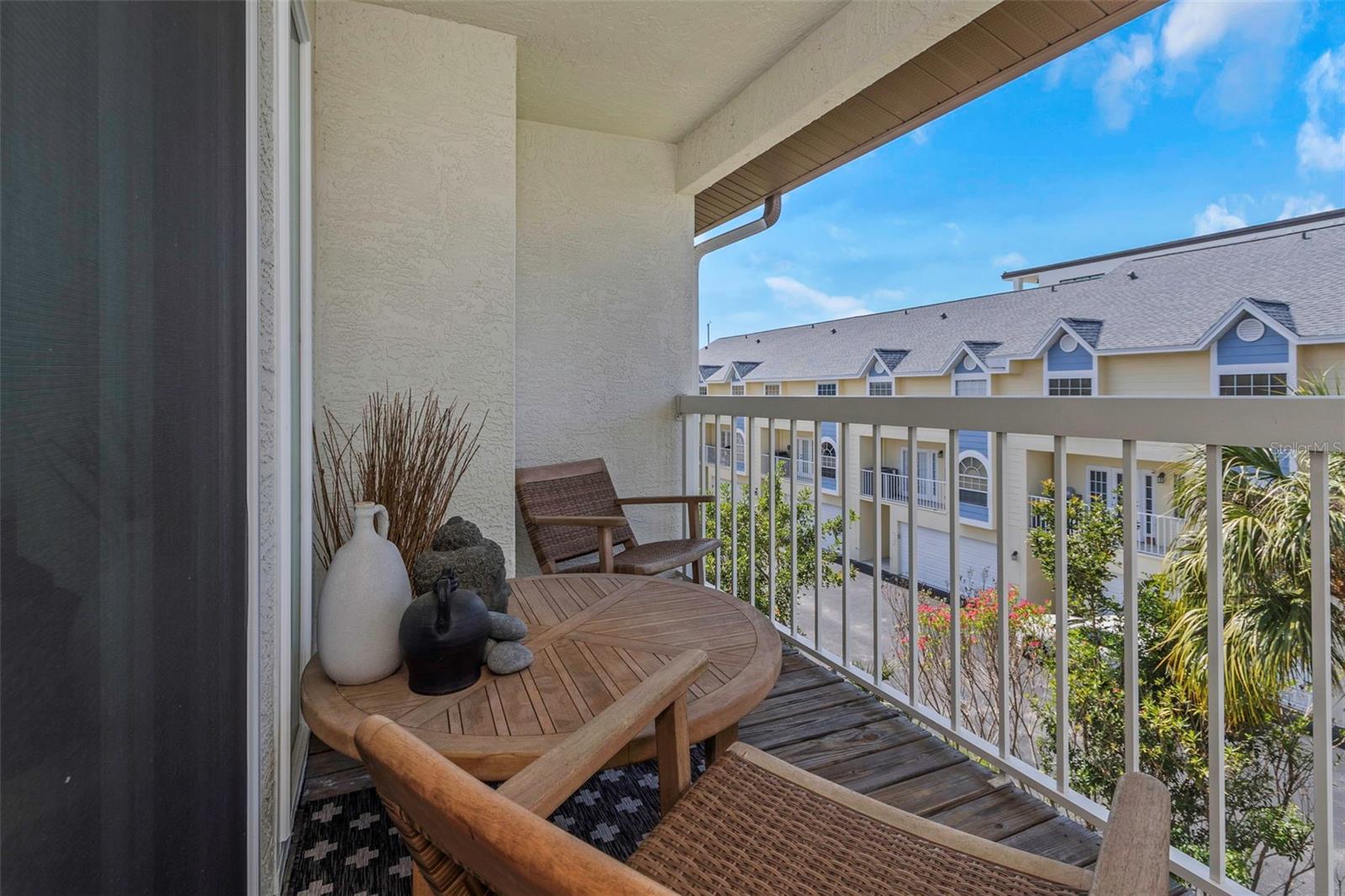 375 MADEIRA CIR, ST PETERSBURG, FL, 33715