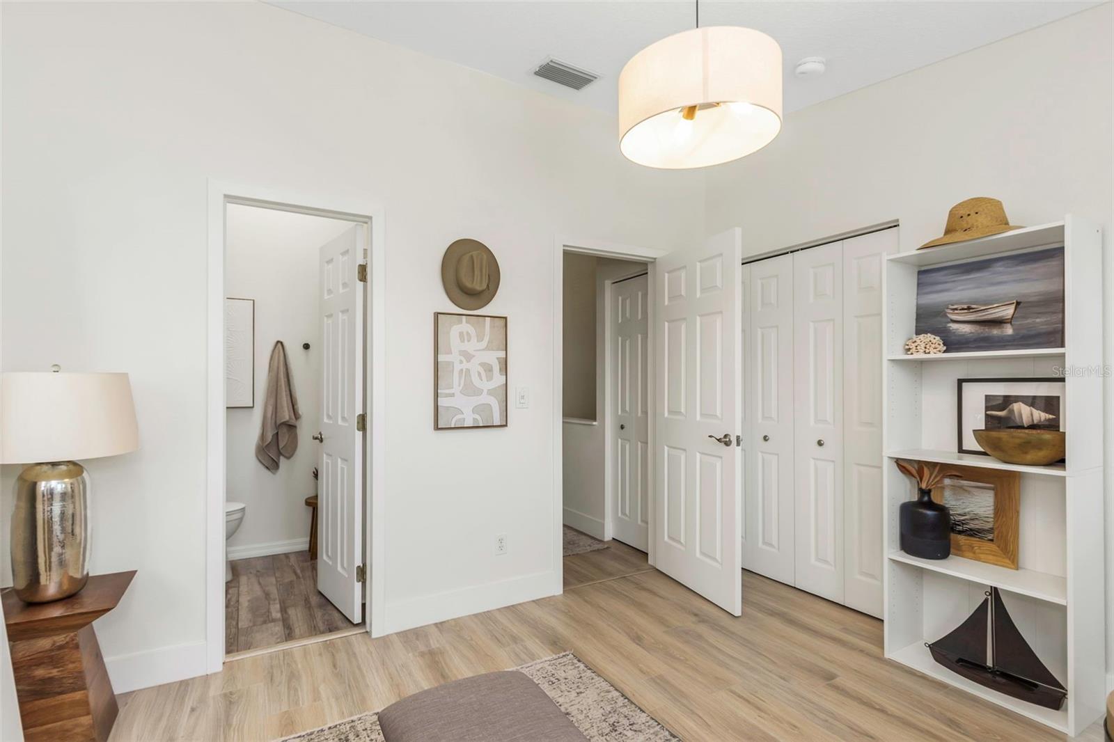 375 MADEIRA CIR, ST PETERSBURG, FL, 33715