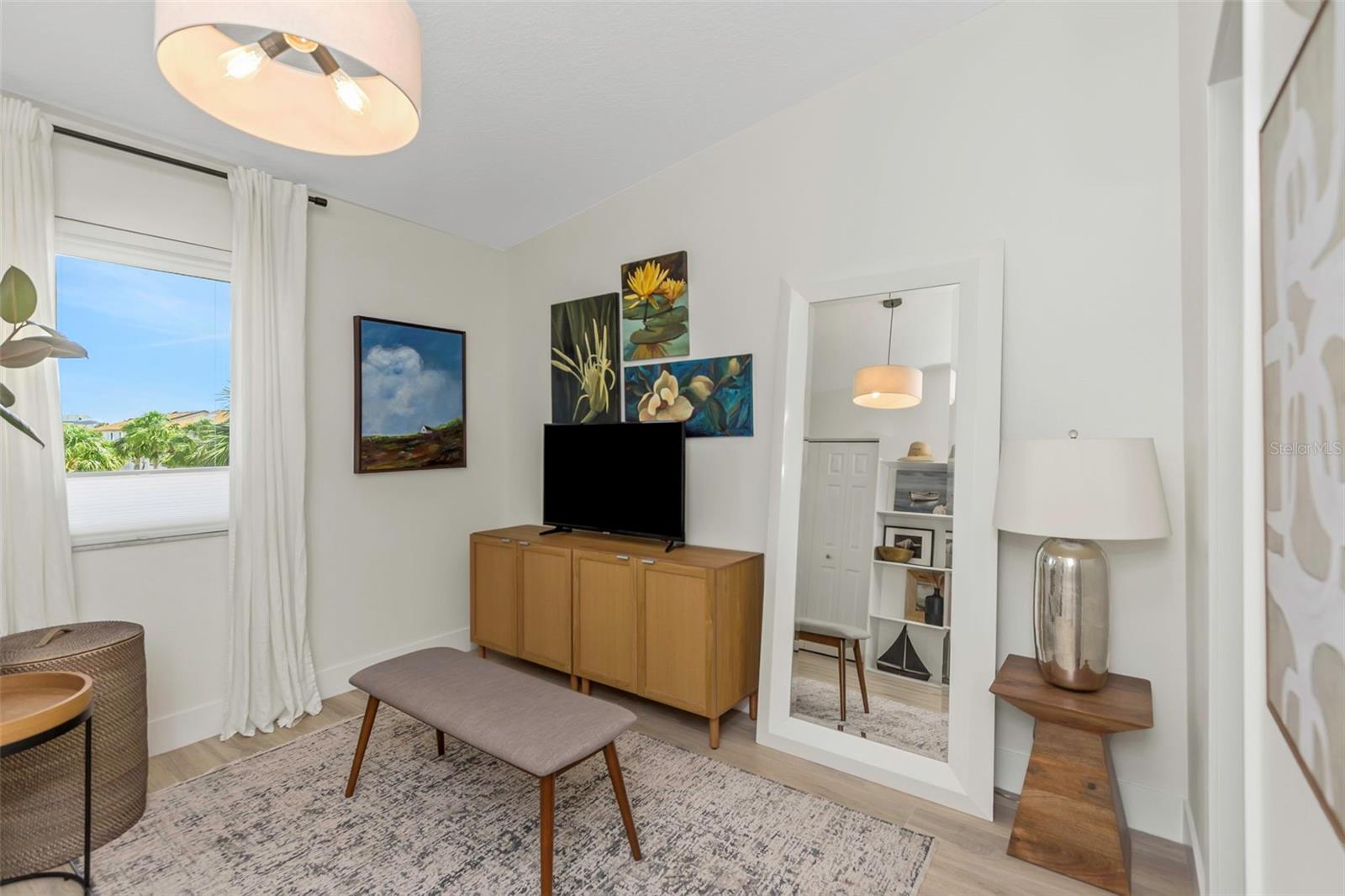 375 MADEIRA CIR, ST PETERSBURG, FL, 33715