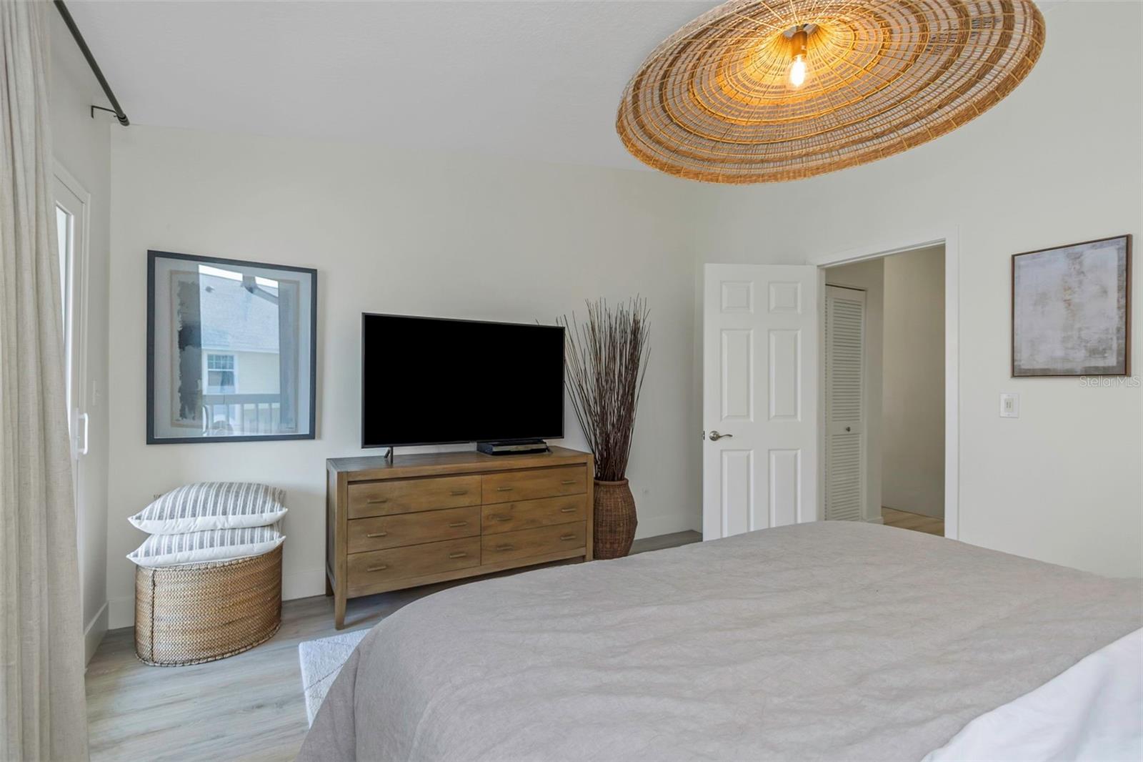 375 MADEIRA CIR, ST PETERSBURG, FL, 33715