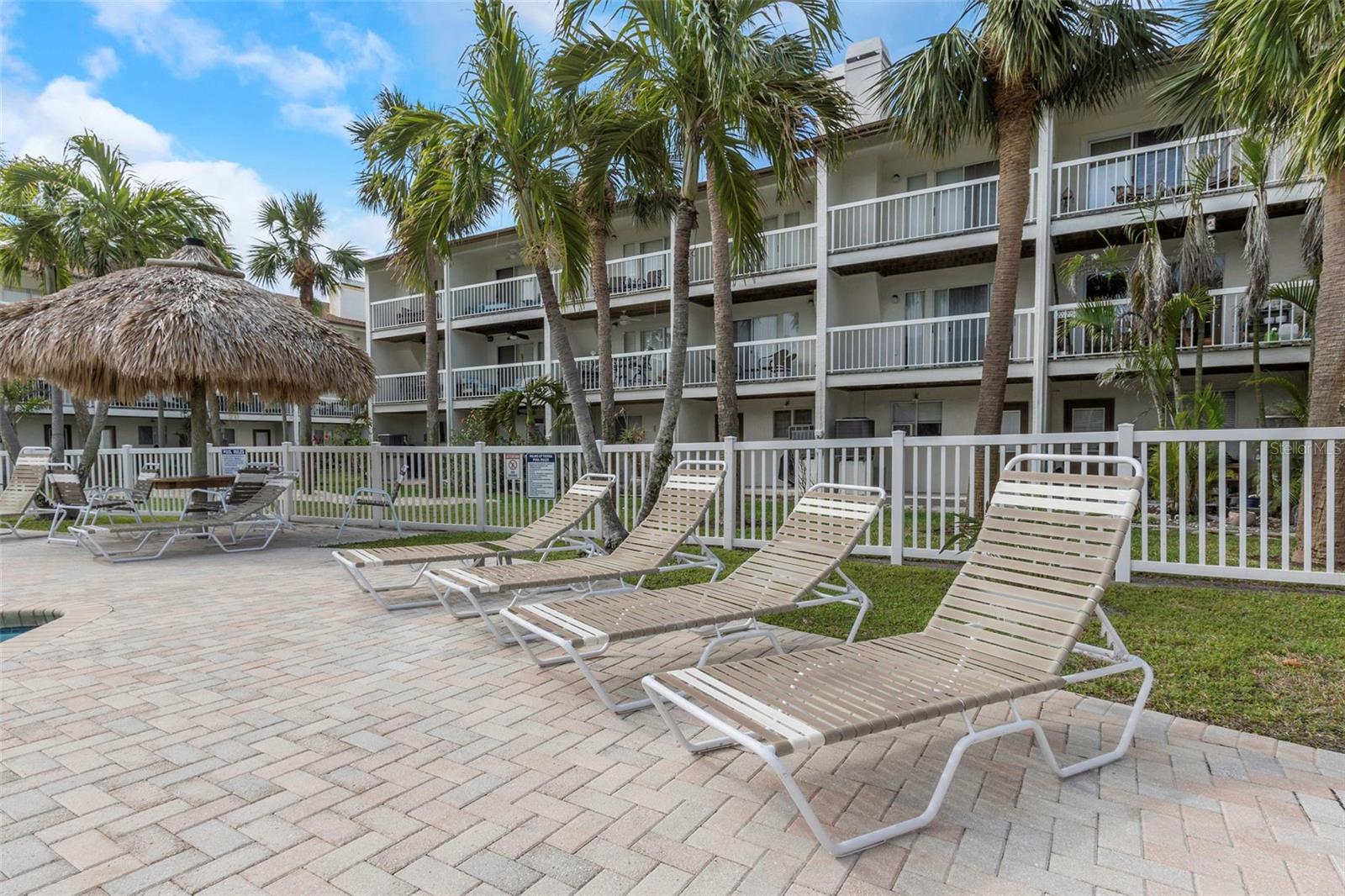 375 MADEIRA CIR, ST PETERSBURG, FL, 33715