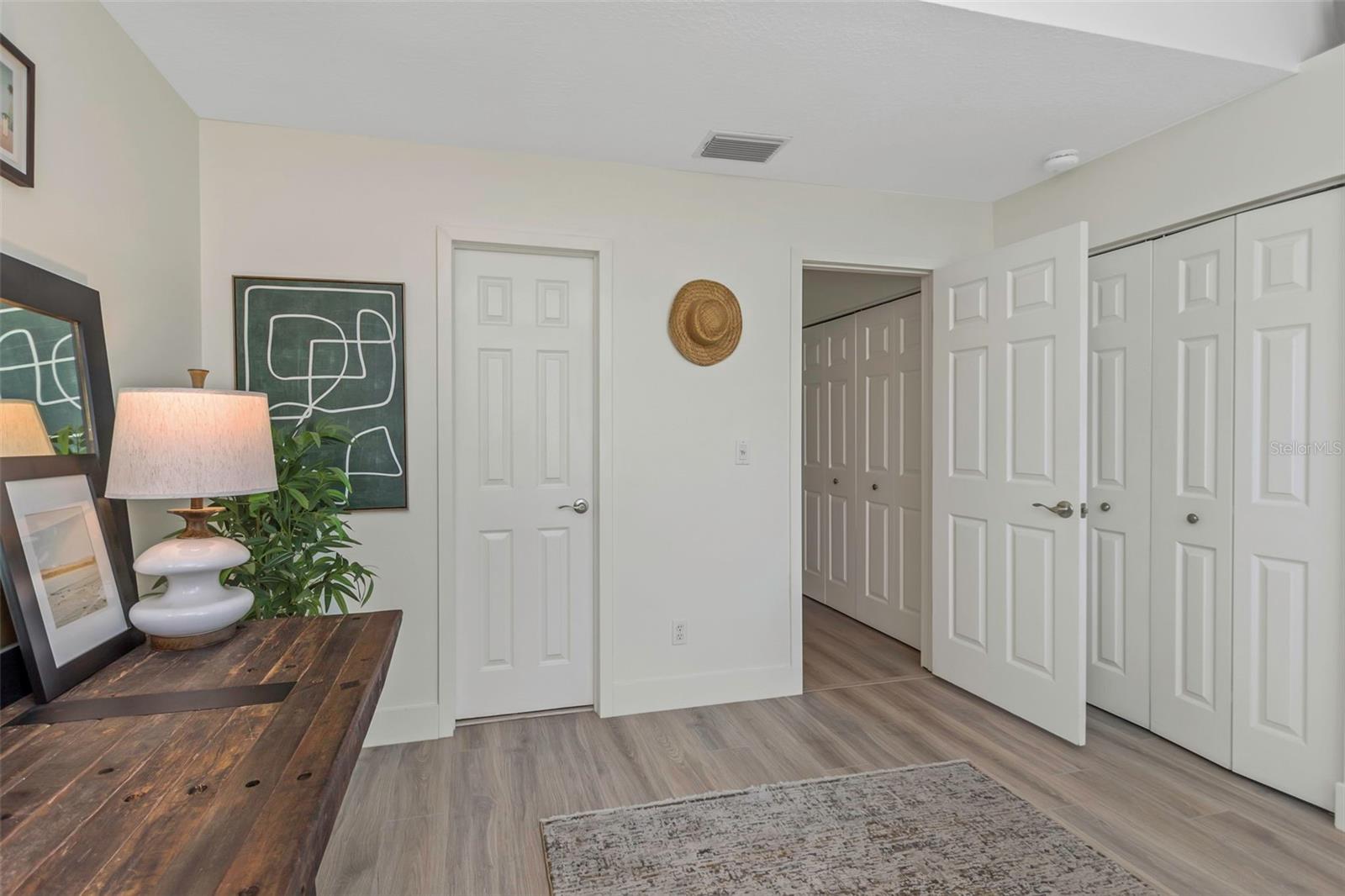 375 MADEIRA CIR, ST PETERSBURG, FL, 33715