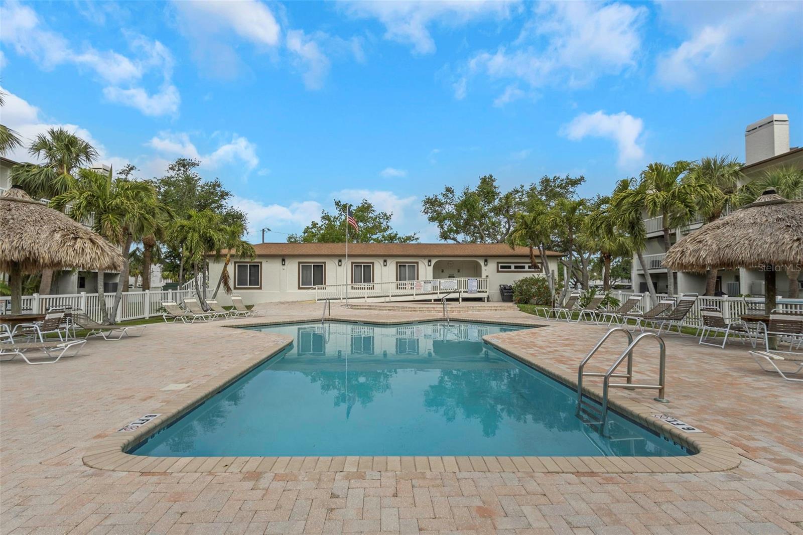 375 MADEIRA CIR, ST PETERSBURG, FL, 33715