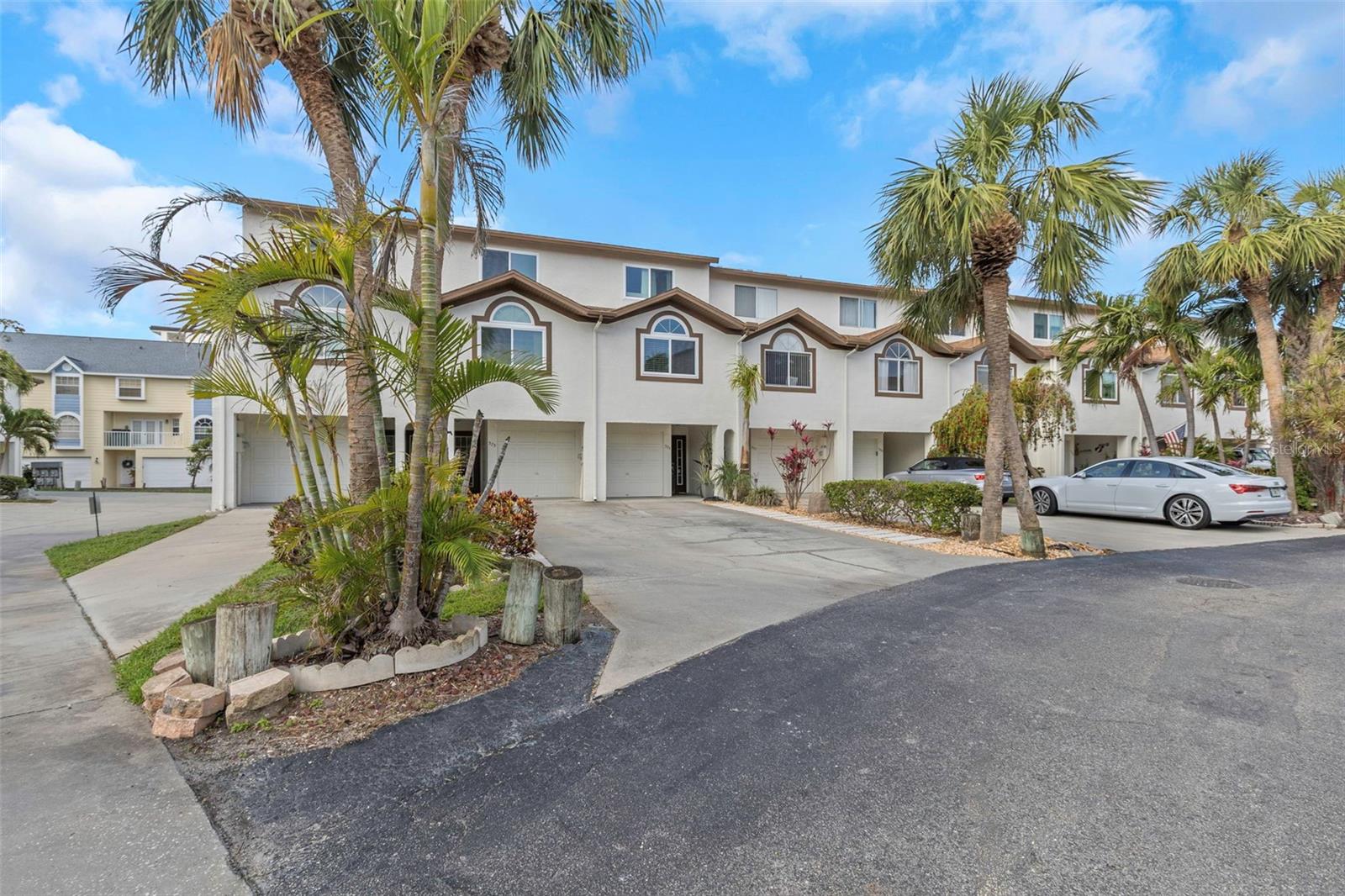 375 MADEIRA CIR, ST PETERSBURG, FL, 33715