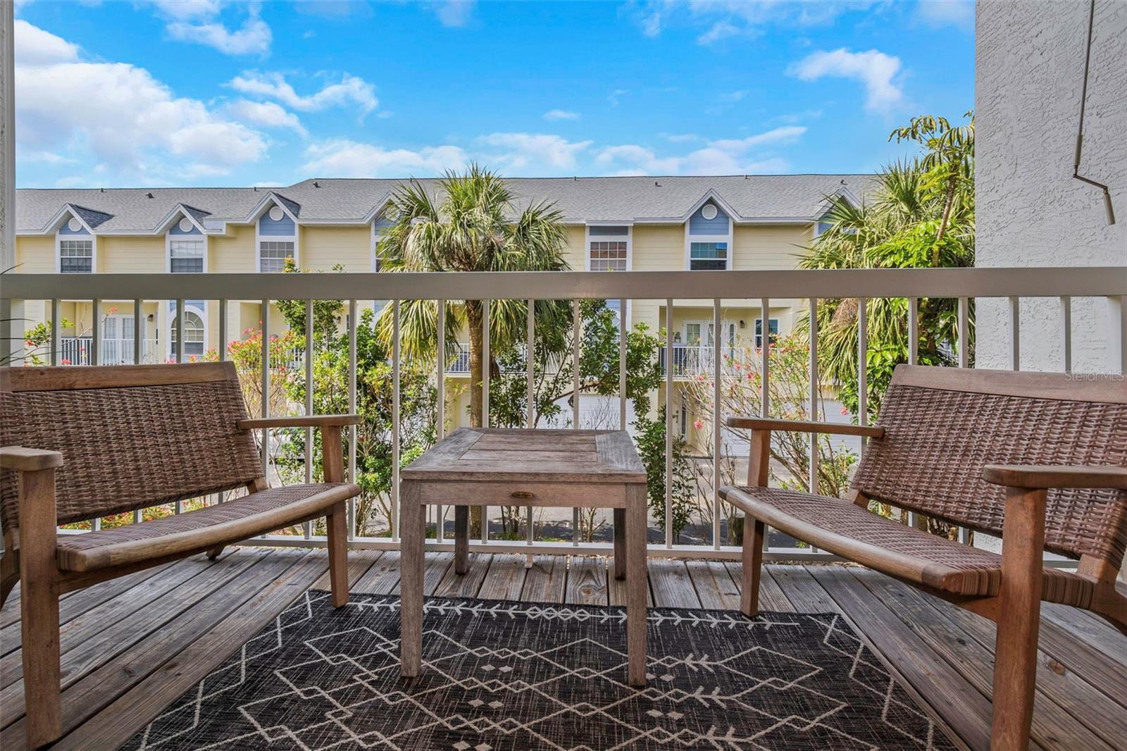 375 MADEIRA CIR, ST PETERSBURG, FL, 33715