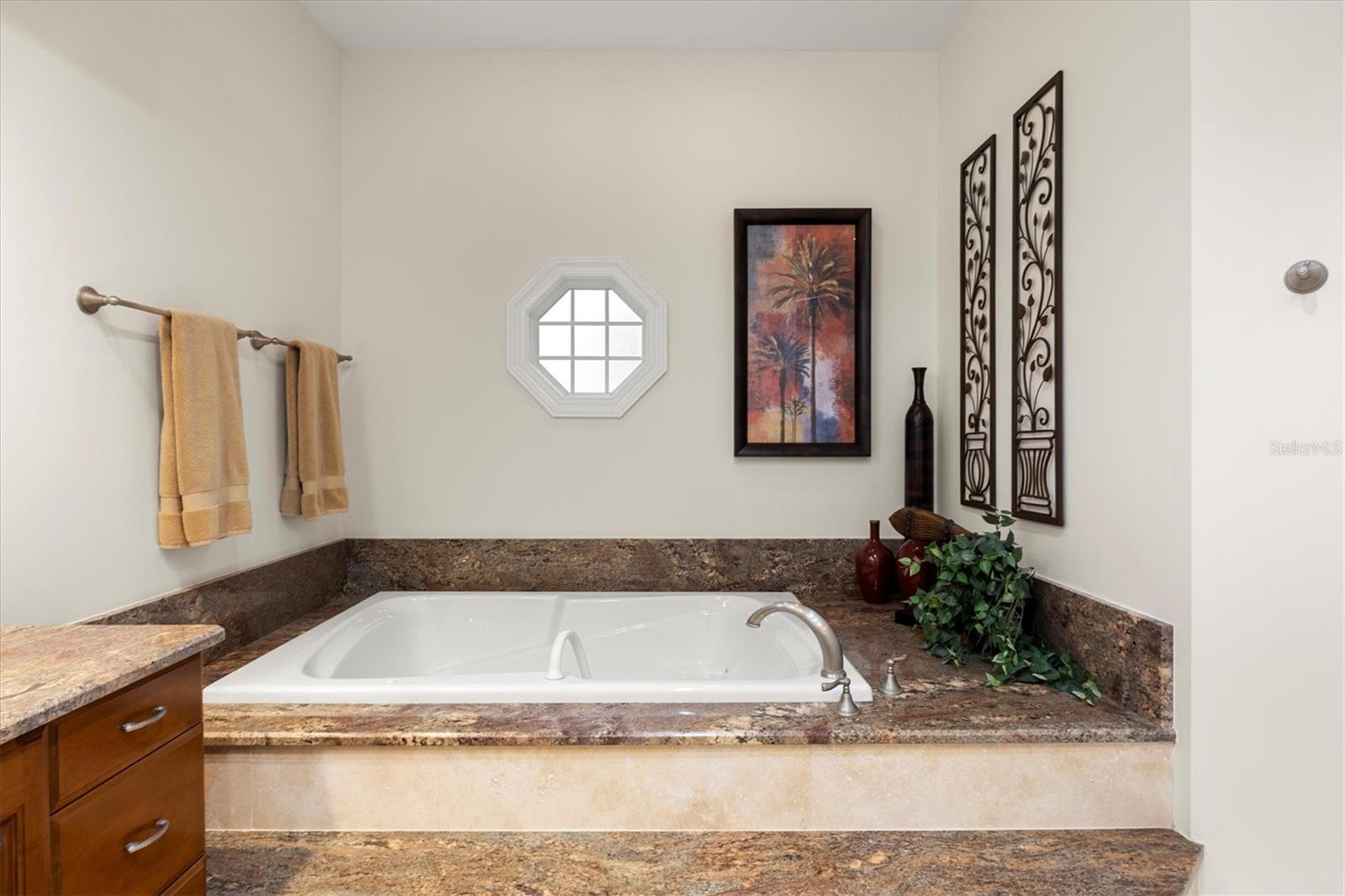 A4658109 Property Photo