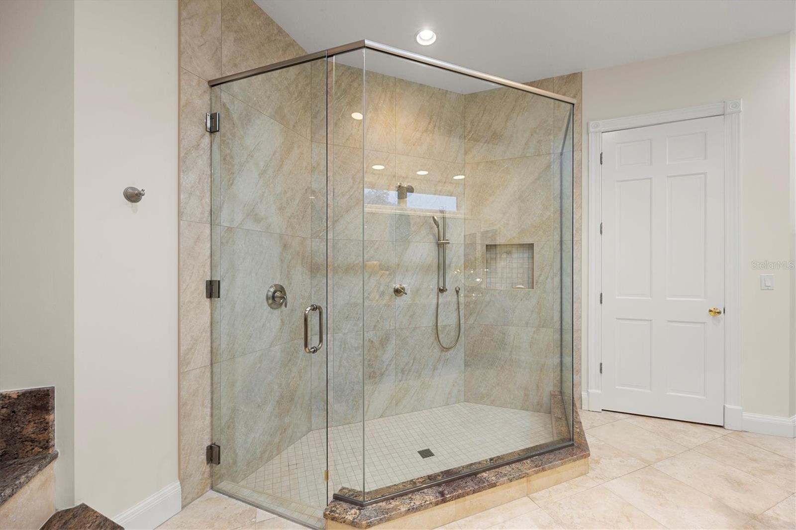 A4658109 Property Photo