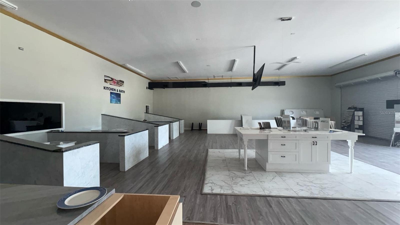 DREW PARK RE OF, TAMPA, FL, 33614