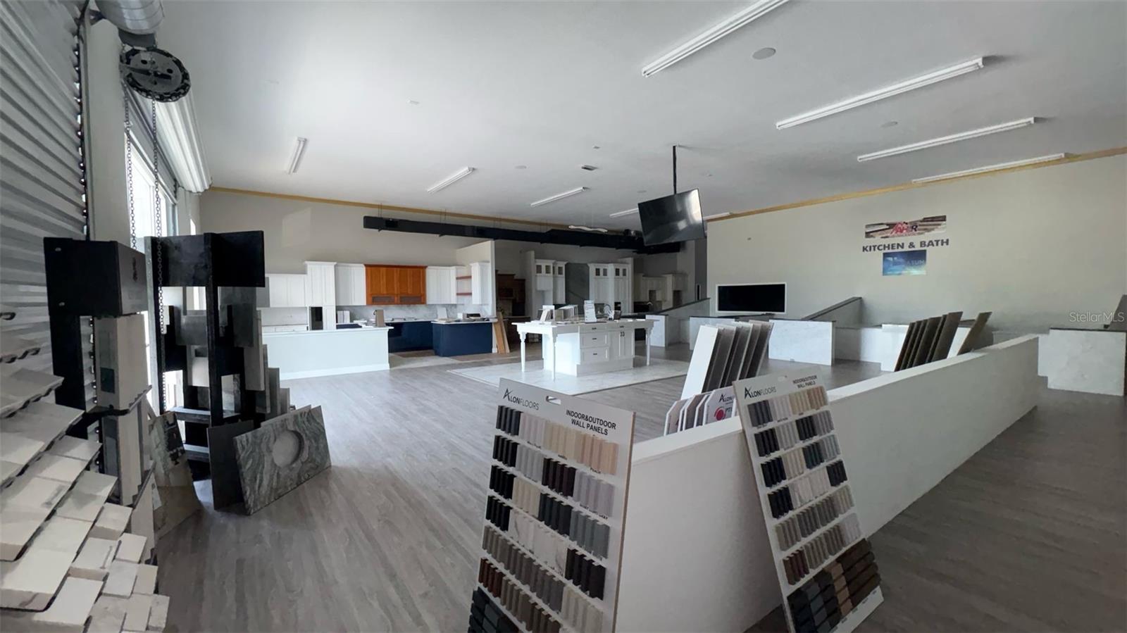 DREW PARK RE OF, TAMPA, FL, 33614