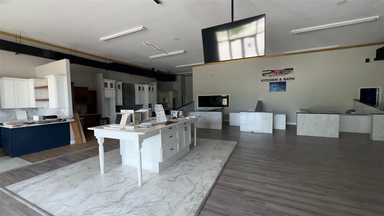 DREW PARK RE OF, TAMPA, FL, 33614