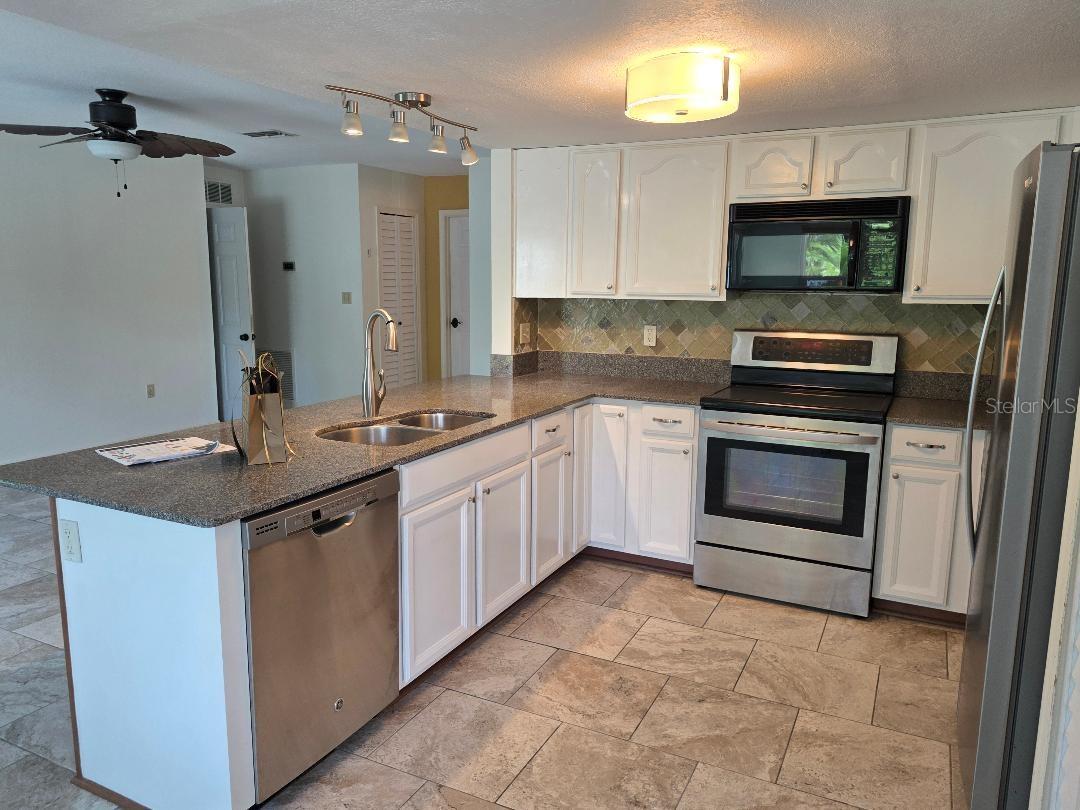 11932 99TH AVE AVE N, SEMINOLE, FL, 33772