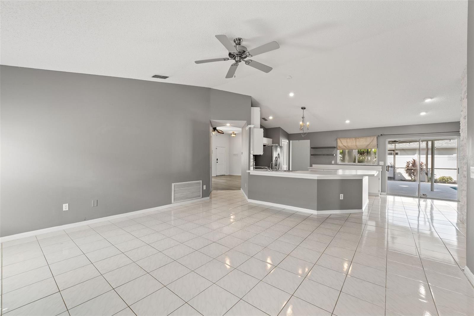 8704 MIDDLE CROSS PL, TAMPA, FL, 33635