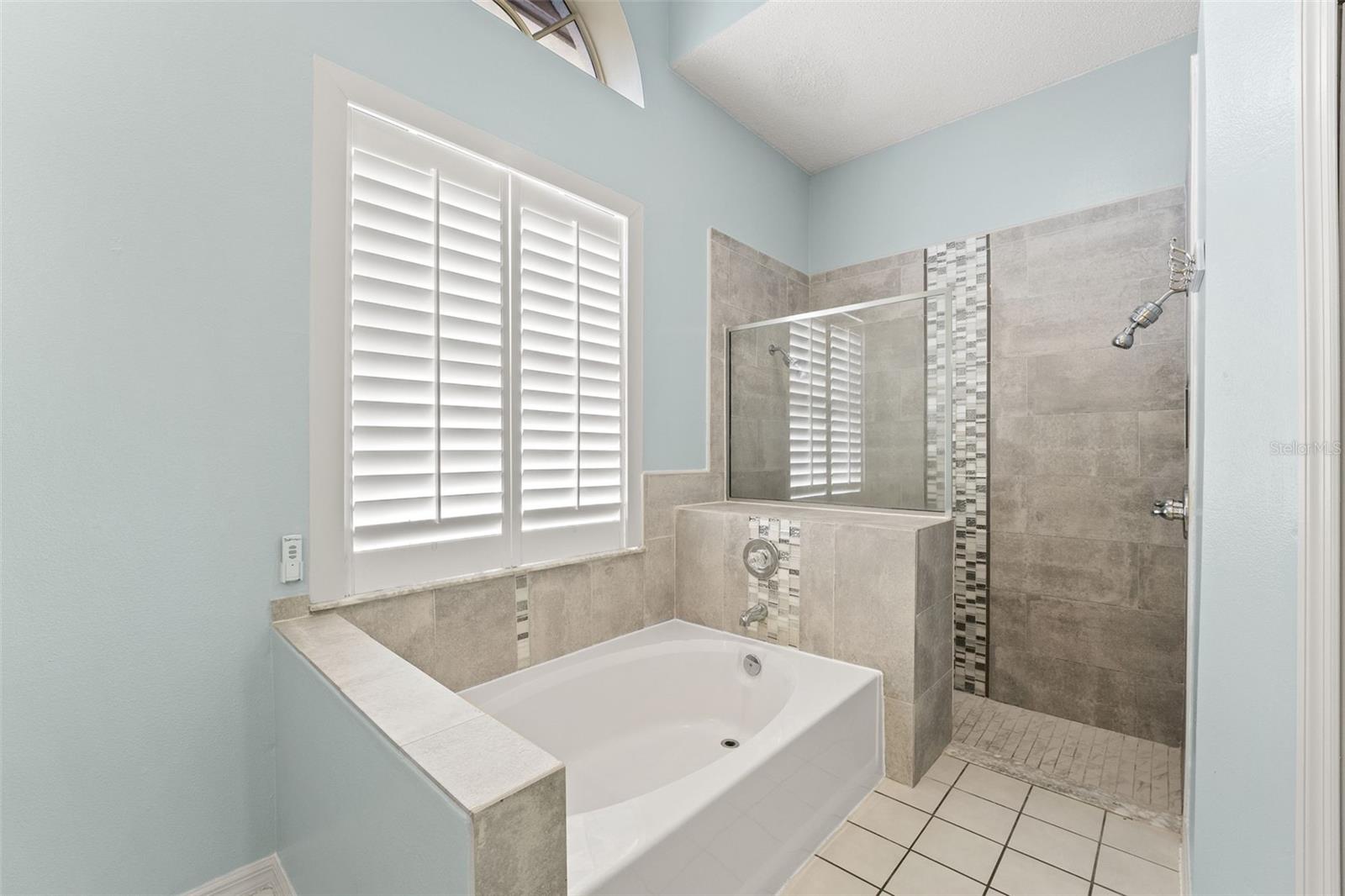 8704 MIDDLE CROSS PL, TAMPA, FL, 33635