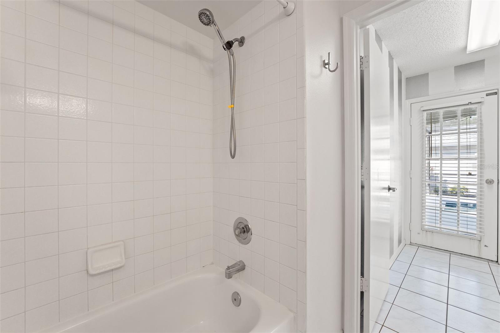 8704 MIDDLE CROSS PL, TAMPA, FL, 33635