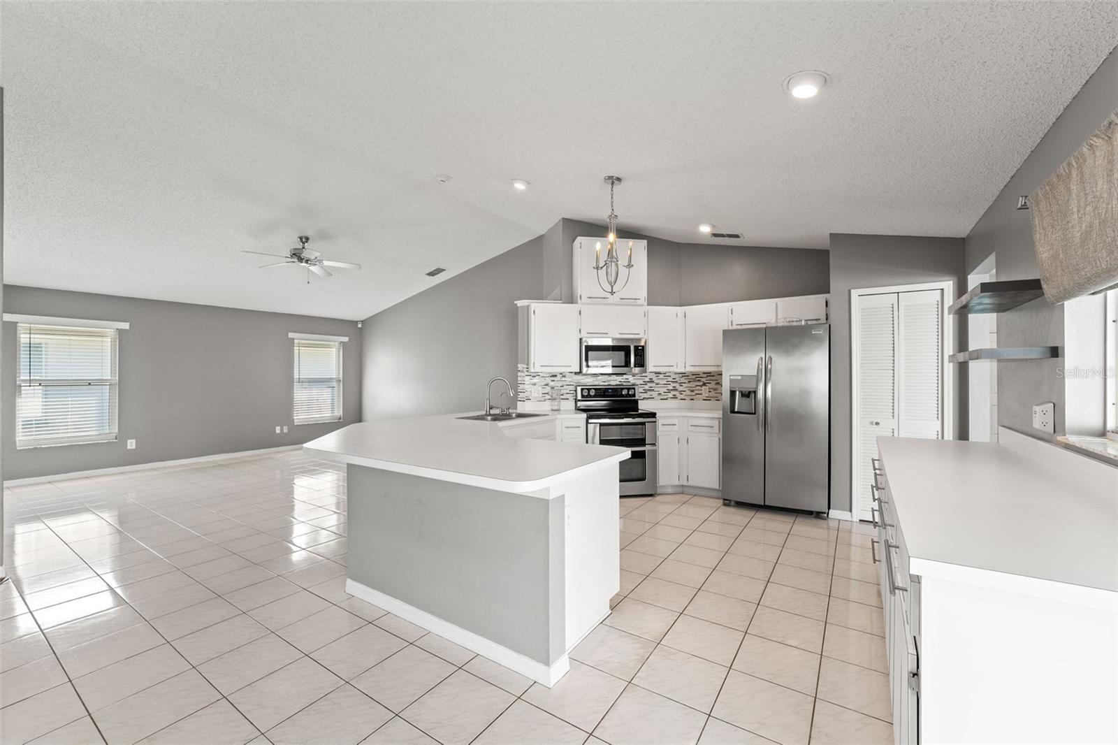 8704 MIDDLE CROSS PL, TAMPA, FL, 33635