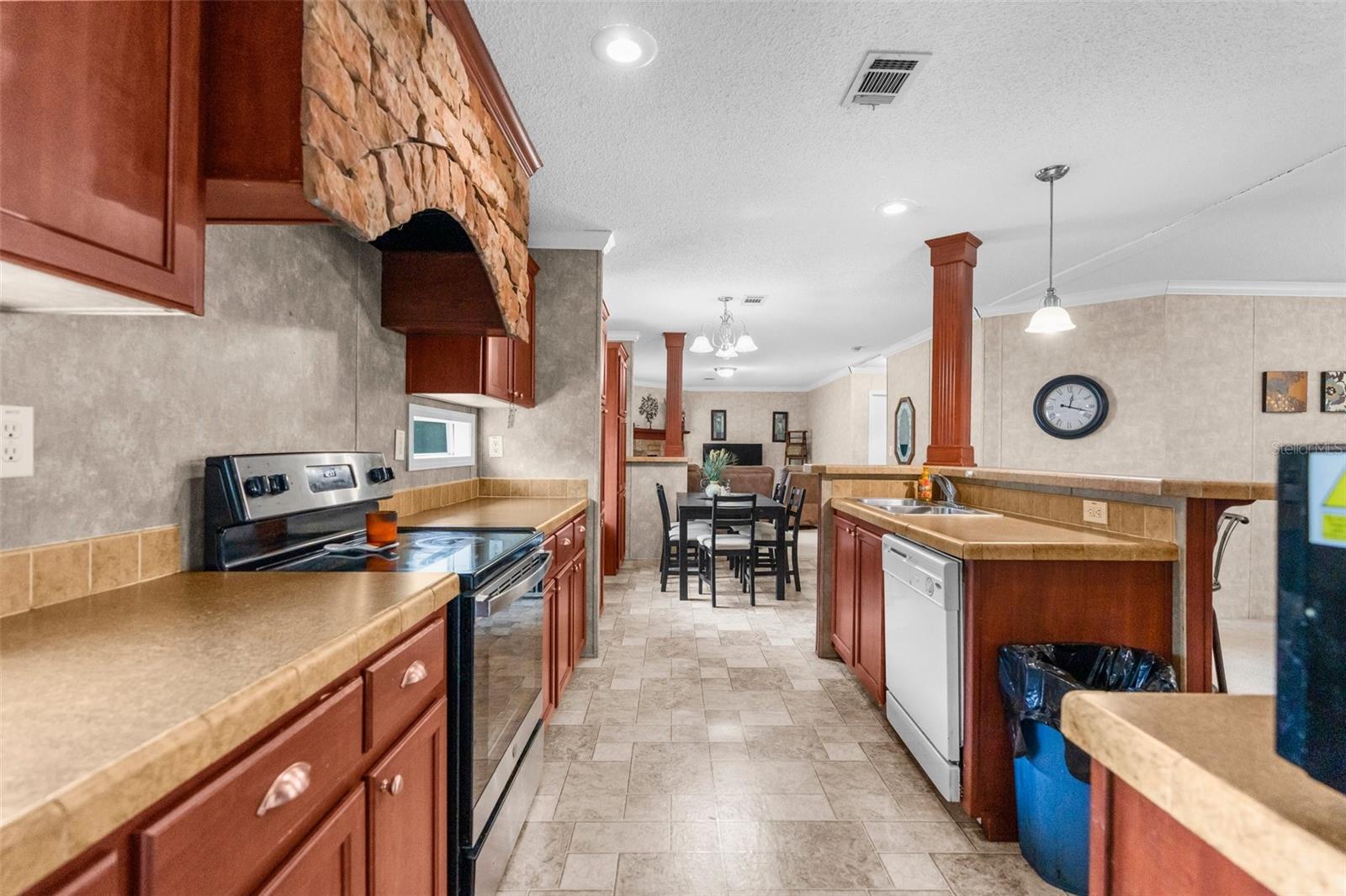 7312 MANHATTAN DR, TAMPA, FL, 33625