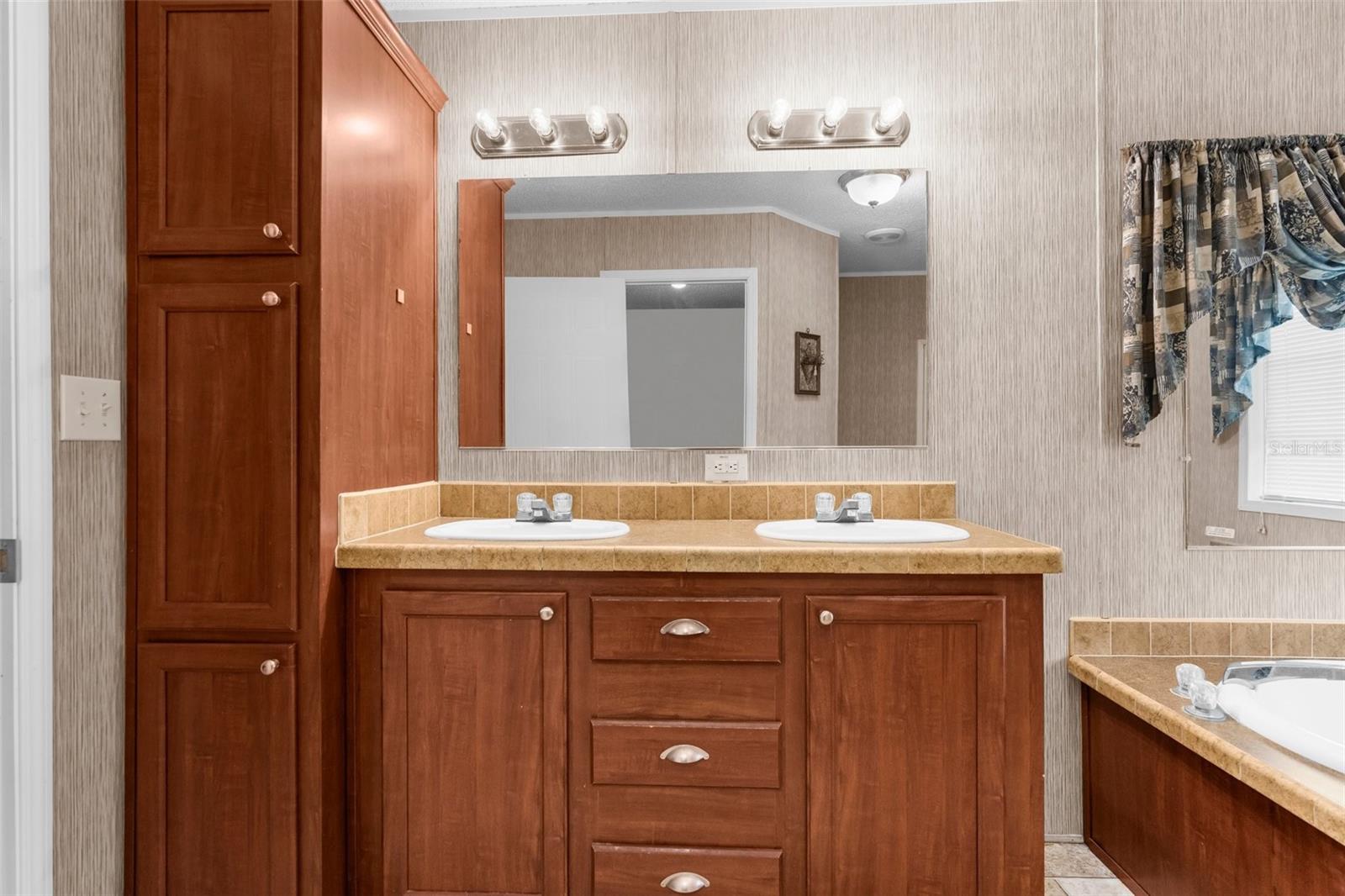 7312 MANHATTAN DR, TAMPA, FL, 33625