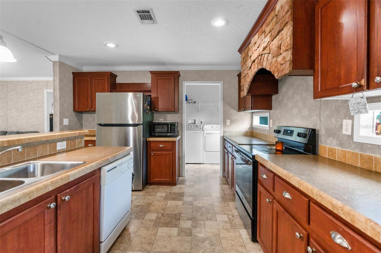 7312 MANHATTAN DR, TAMPA, FL, 33625