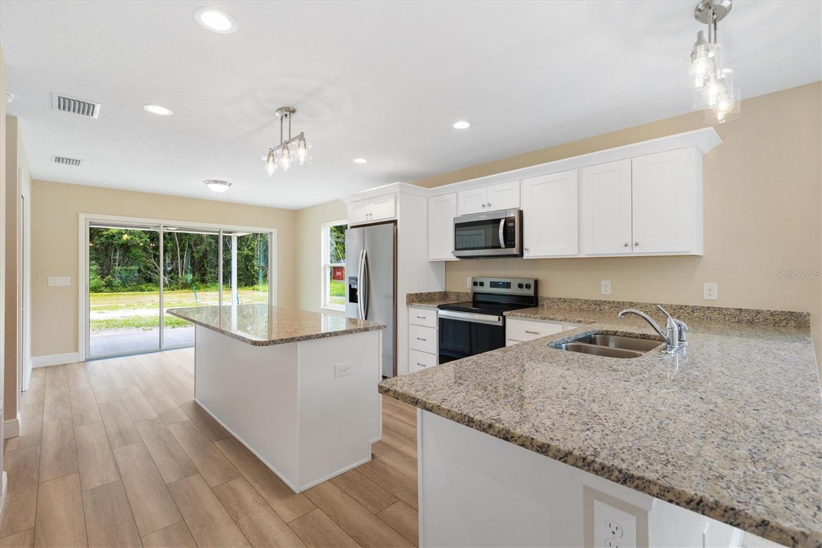 577 E ANDERSON AVE, BUSHNELL, FL, 33513