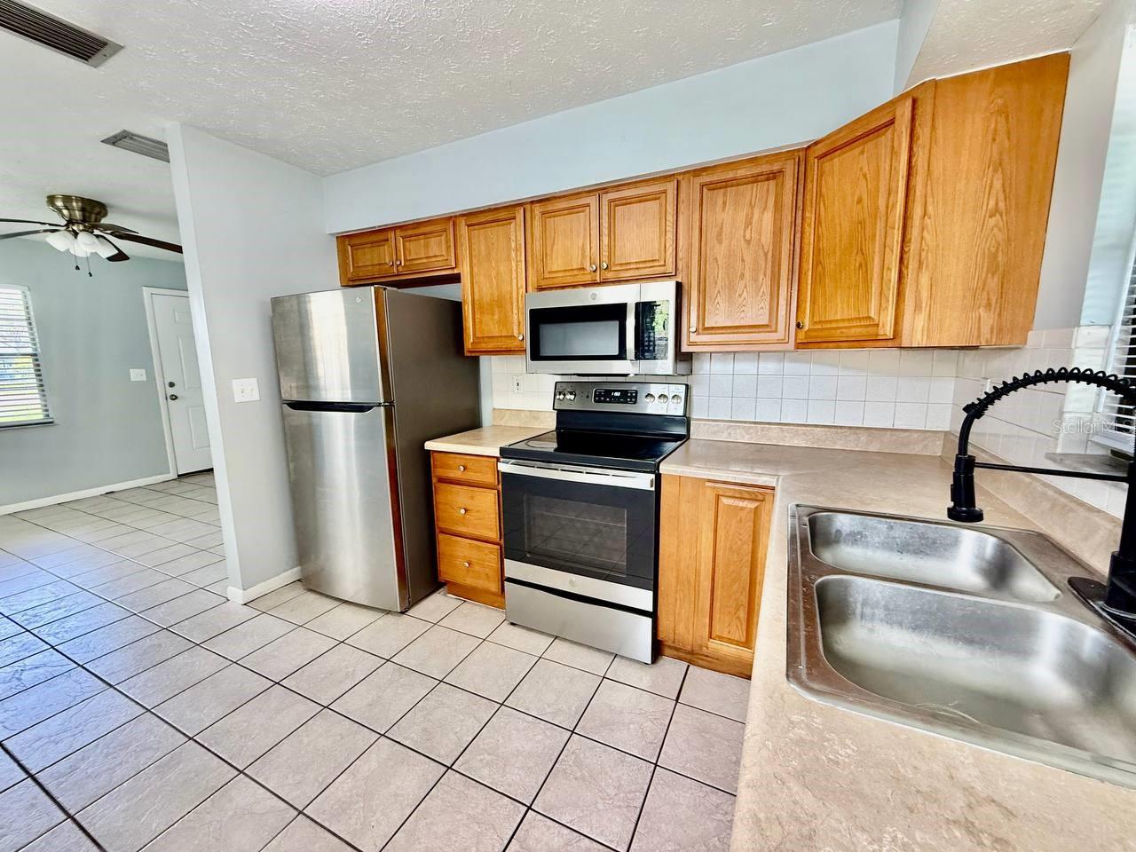 10812 HANNAWAY DR #E, RIVERVIEW, FL, 33578