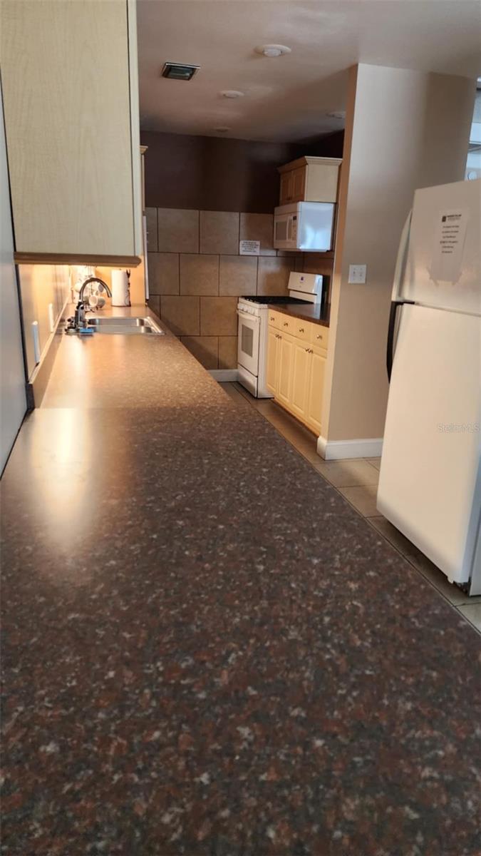 TB8405108 Property Photo