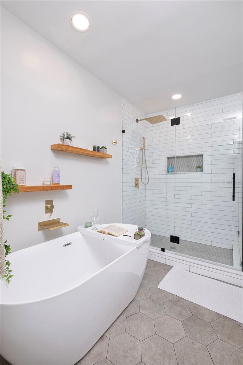 1221 E IDA ST, TAMPA, FL, 33603