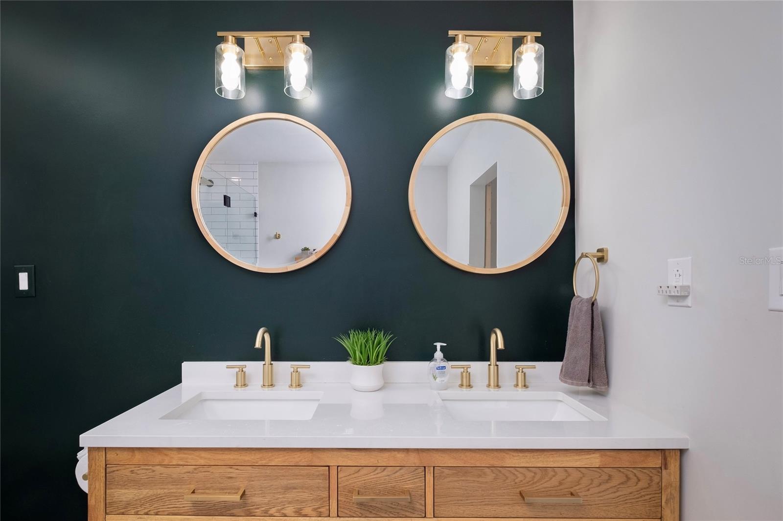 1221 E IDA ST, TAMPA, FL, 33603