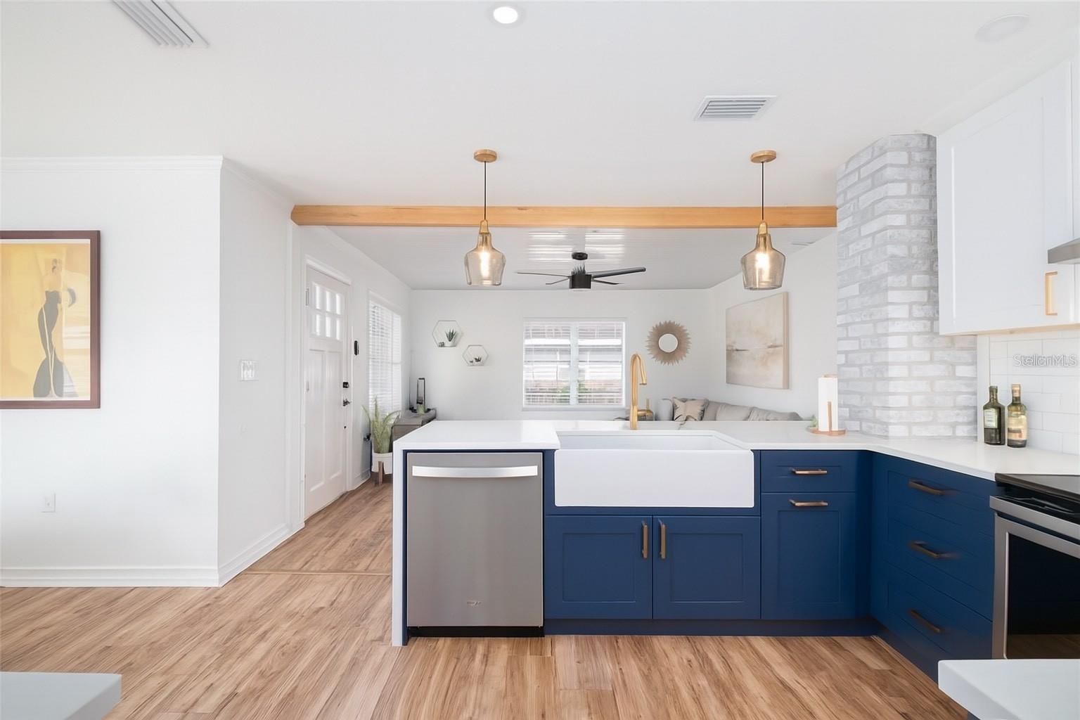 1221 E IDA ST, TAMPA, FL, 33603