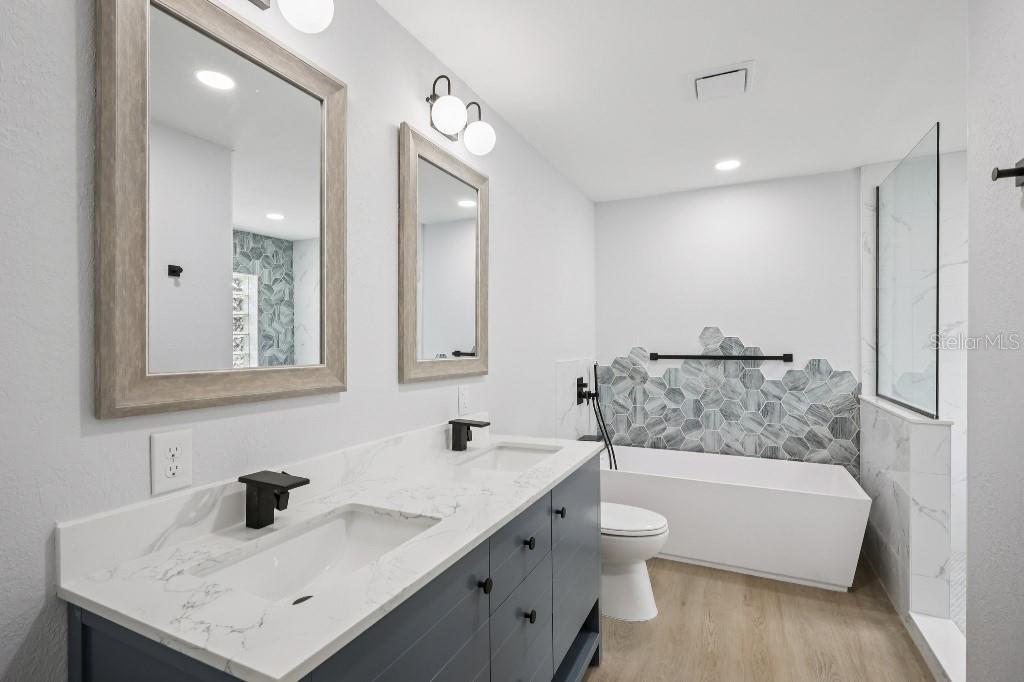 2719 LAKEVILLE DR, TAMPA, FL, 33618