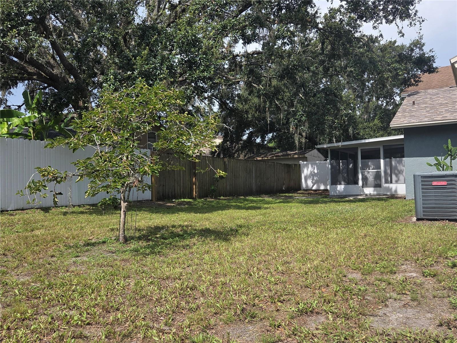 2719 LAKEVILLE DR, TAMPA, FL, 33618