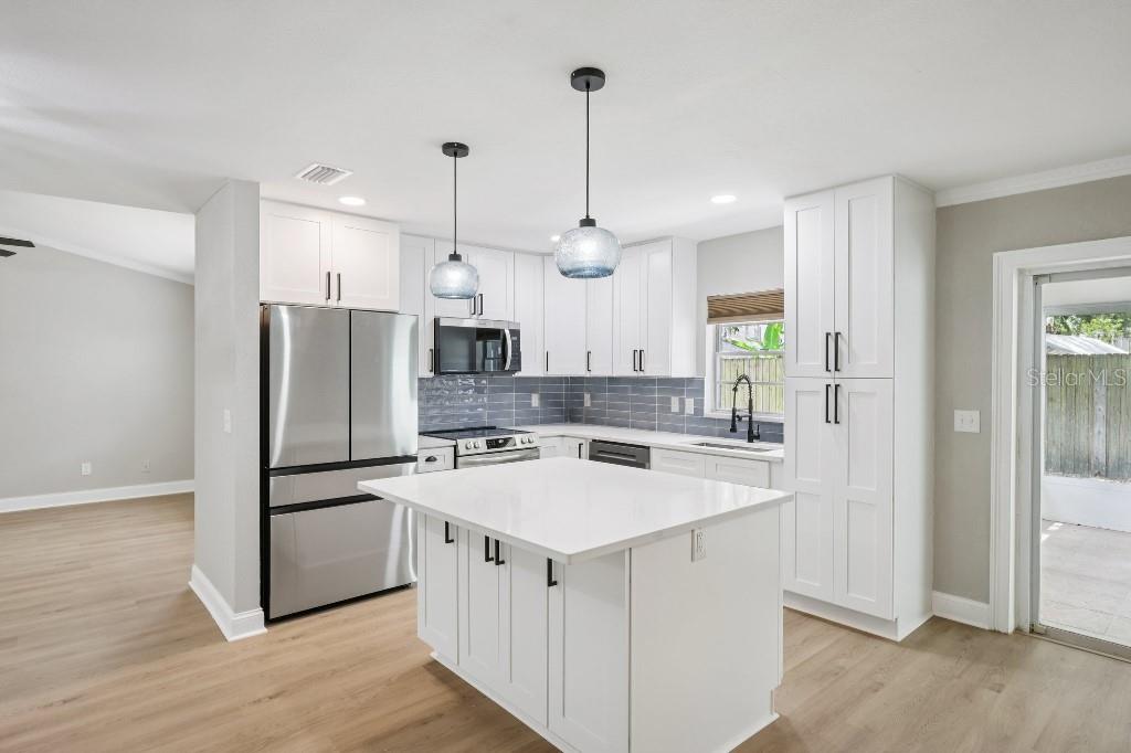 2719 LAKEVILLE DR, TAMPA, FL, 33618