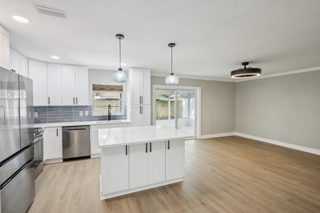 2719 LAKEVILLE DR, TAMPA, FL, 33618