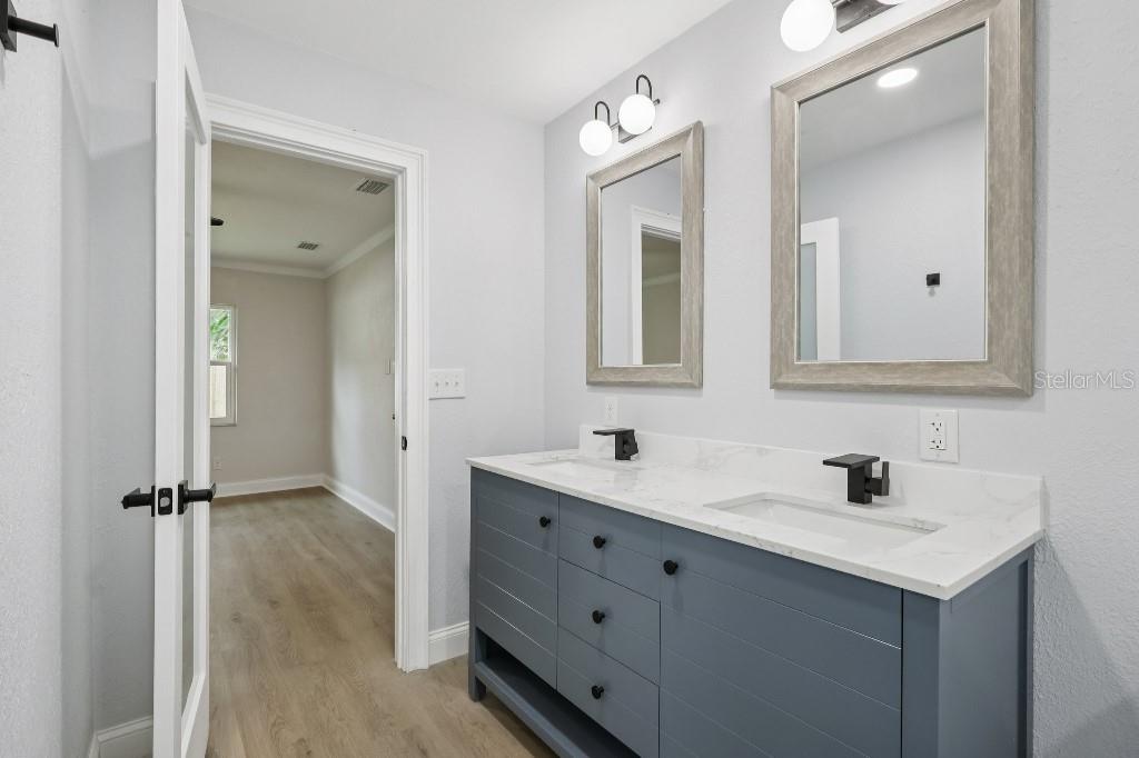 2719 LAKEVILLE DR, TAMPA, FL, 33618