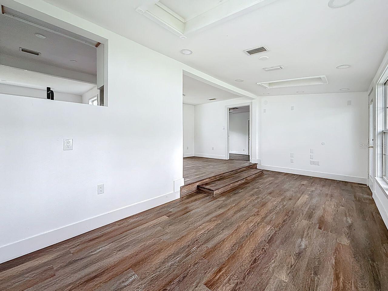 2122 52ND AVE N, ST PETERSBURG, FL, 33714