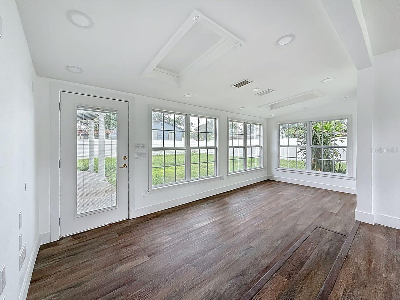 2122 52ND AVE N, ST PETERSBURG, FL, 33714