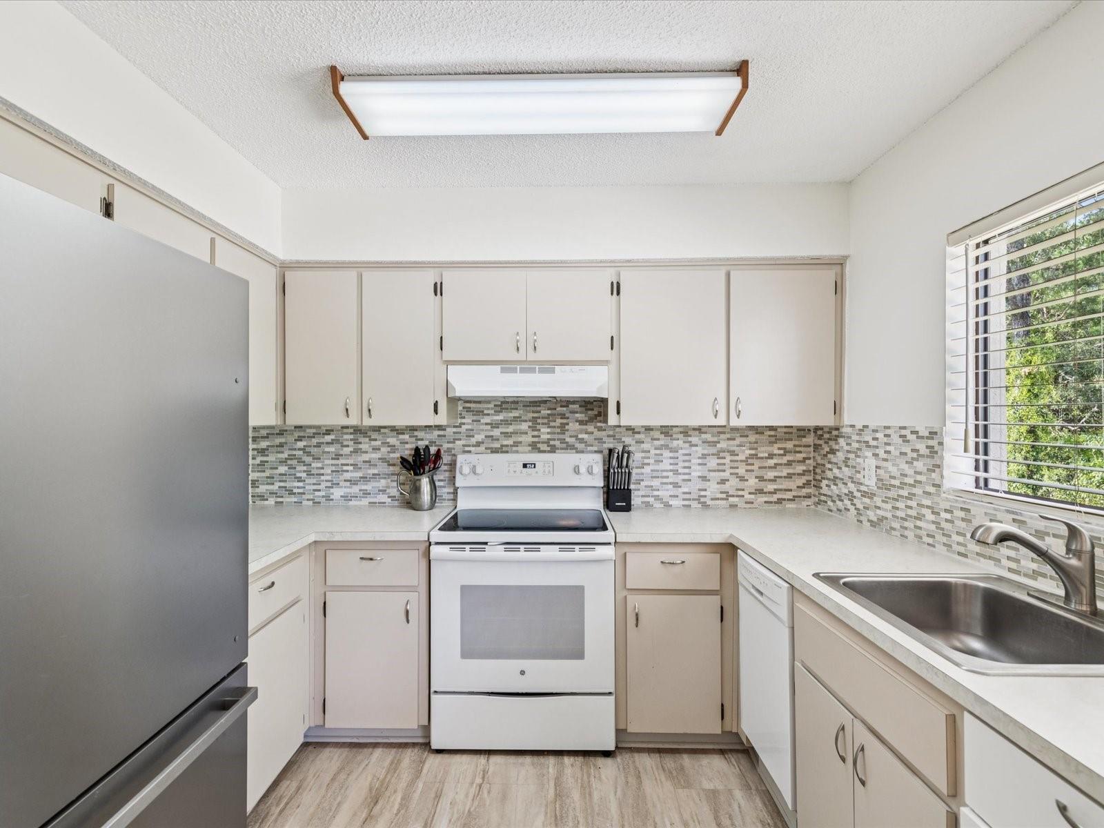 8065 PICKETTS CT #C, WEEKI WACHEE, FL, 34613