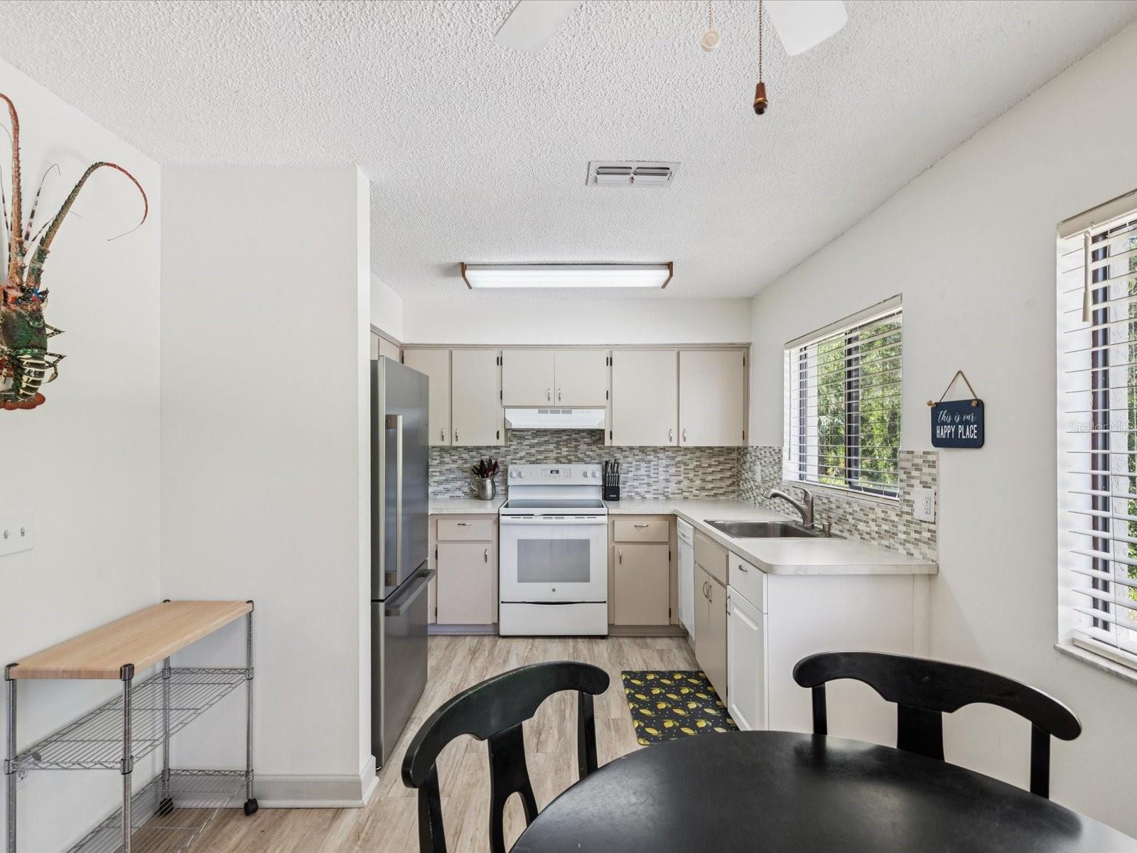 8065 PICKETTS CT #C, WEEKI WACHEE, FL, 34613