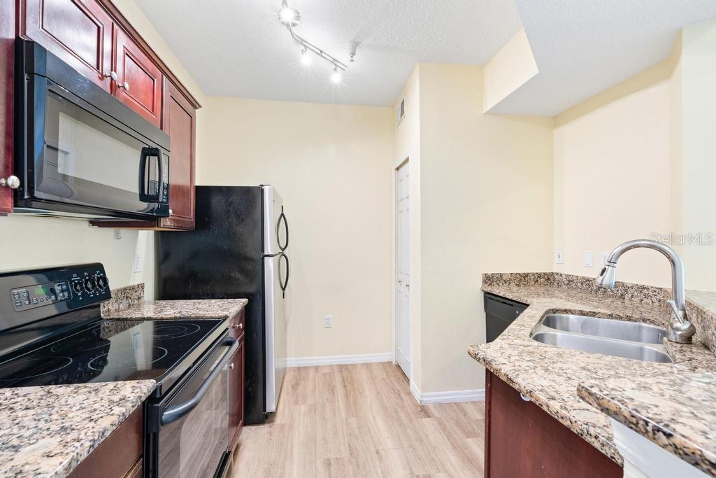 5518 METROWEST BLVD #11-302, ORLANDO, FL, 32811