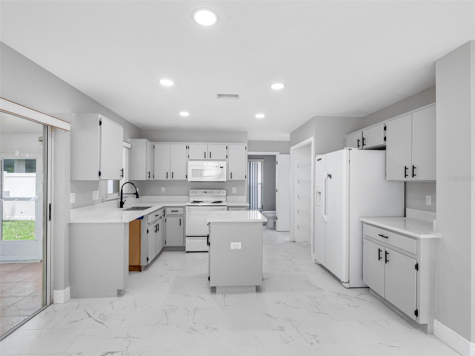 8841 KEY WEST CIR, TAMPA, FL, 33626