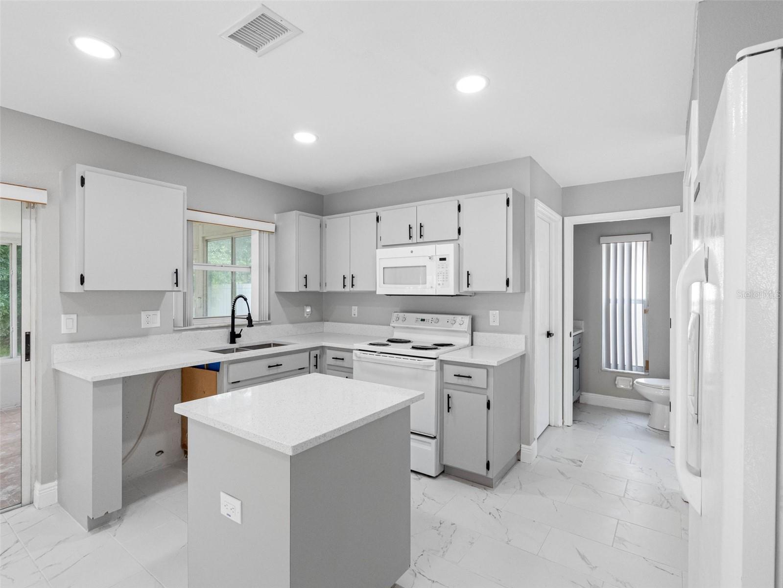 8841 KEY WEST CIR, TAMPA, FL, 33626