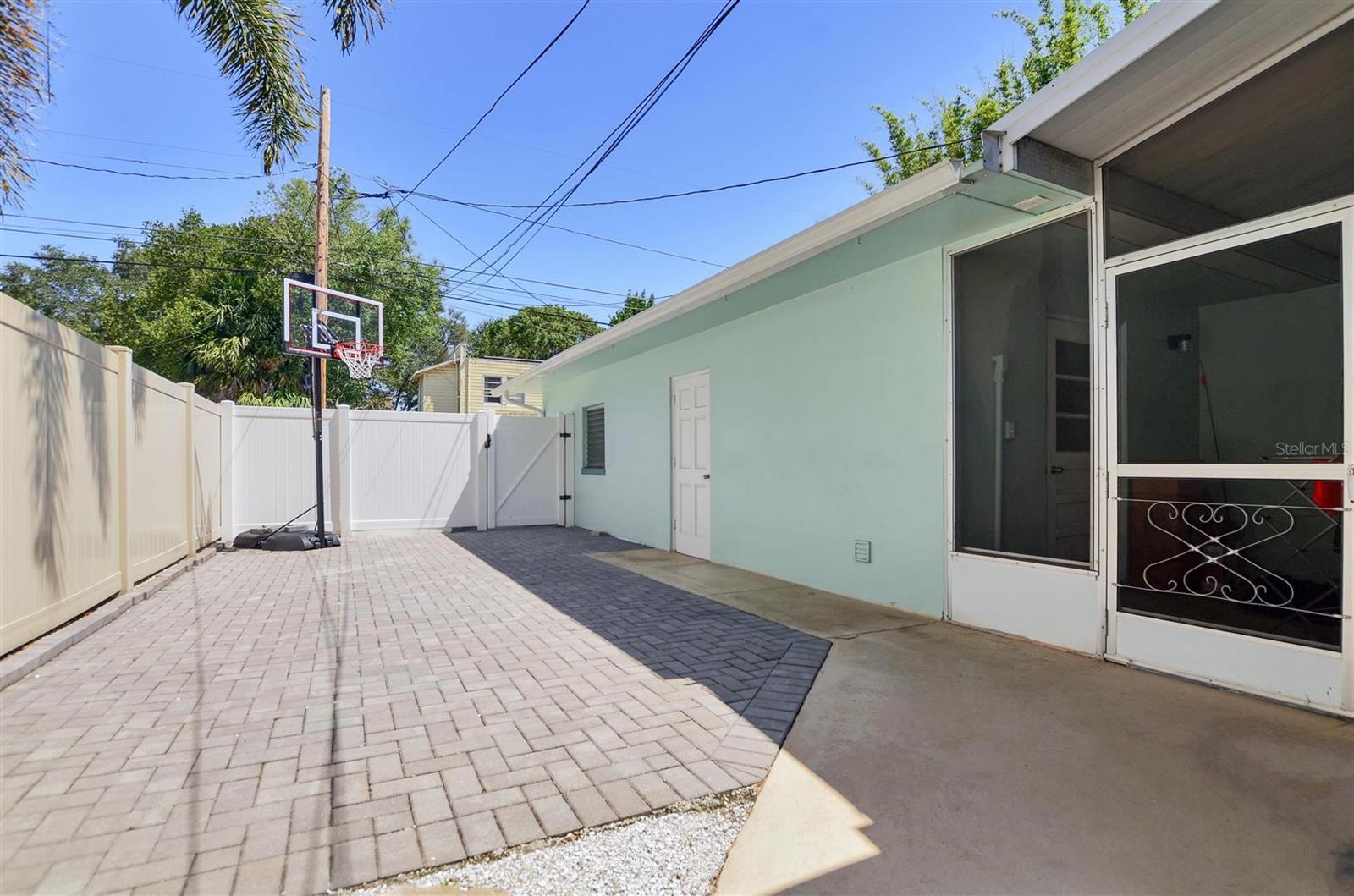 811 26TH AVE N, ST PETERSBURG, FL, 33704