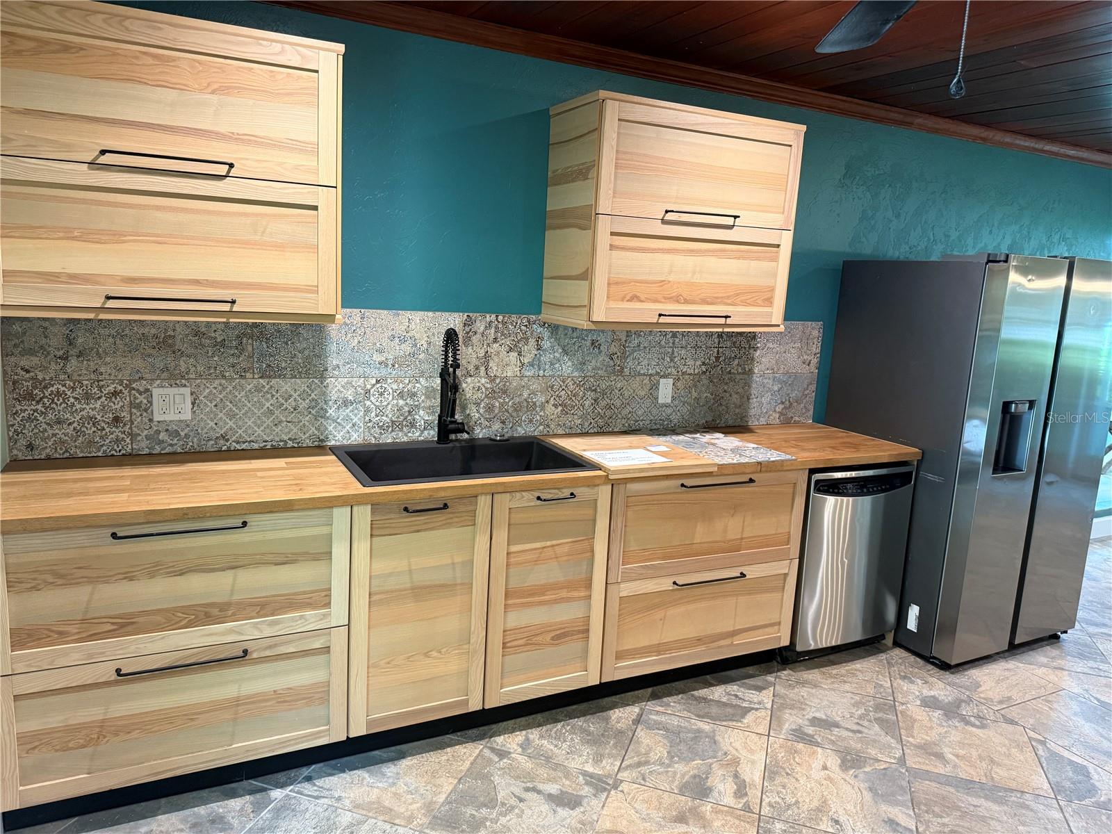 8516 RIVERSIDE DR, PUNTA GORDA, FL, 33982