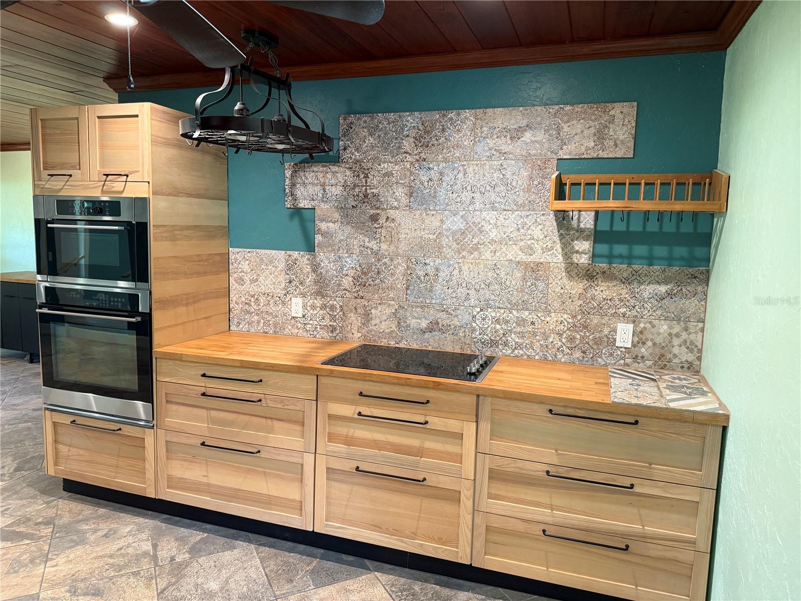 8516 RIVERSIDE DR, PUNTA GORDA, FL, 33982