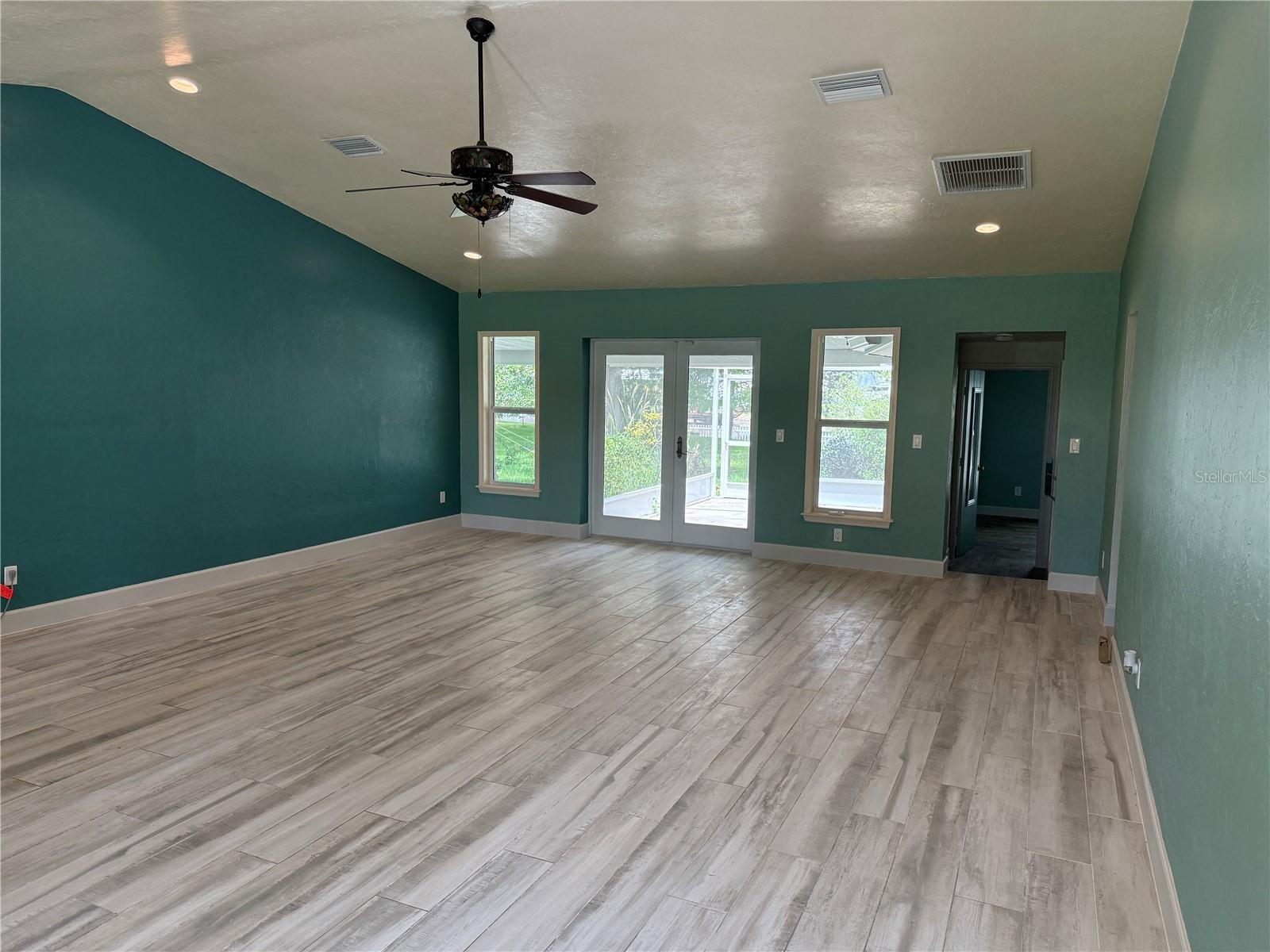 8516 RIVERSIDE DR, PUNTA GORDA, FL, 33982