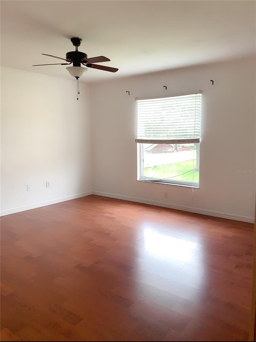 8013 SUTTON TERRACE LN, TAMPA, FL, 33615