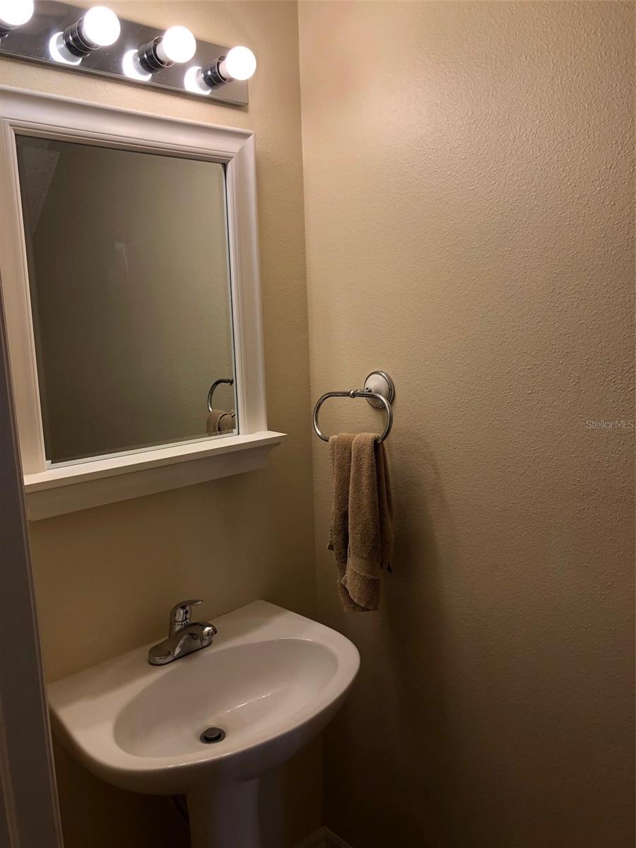 8013 SUTTON TERRACE LN, TAMPA, FL, 33615