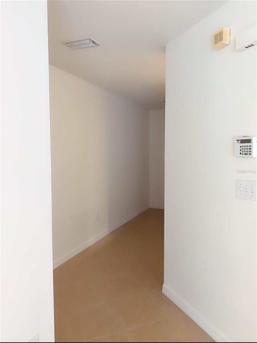 8013 SUTTON TERRACE LN, TAMPA, FL, 33615