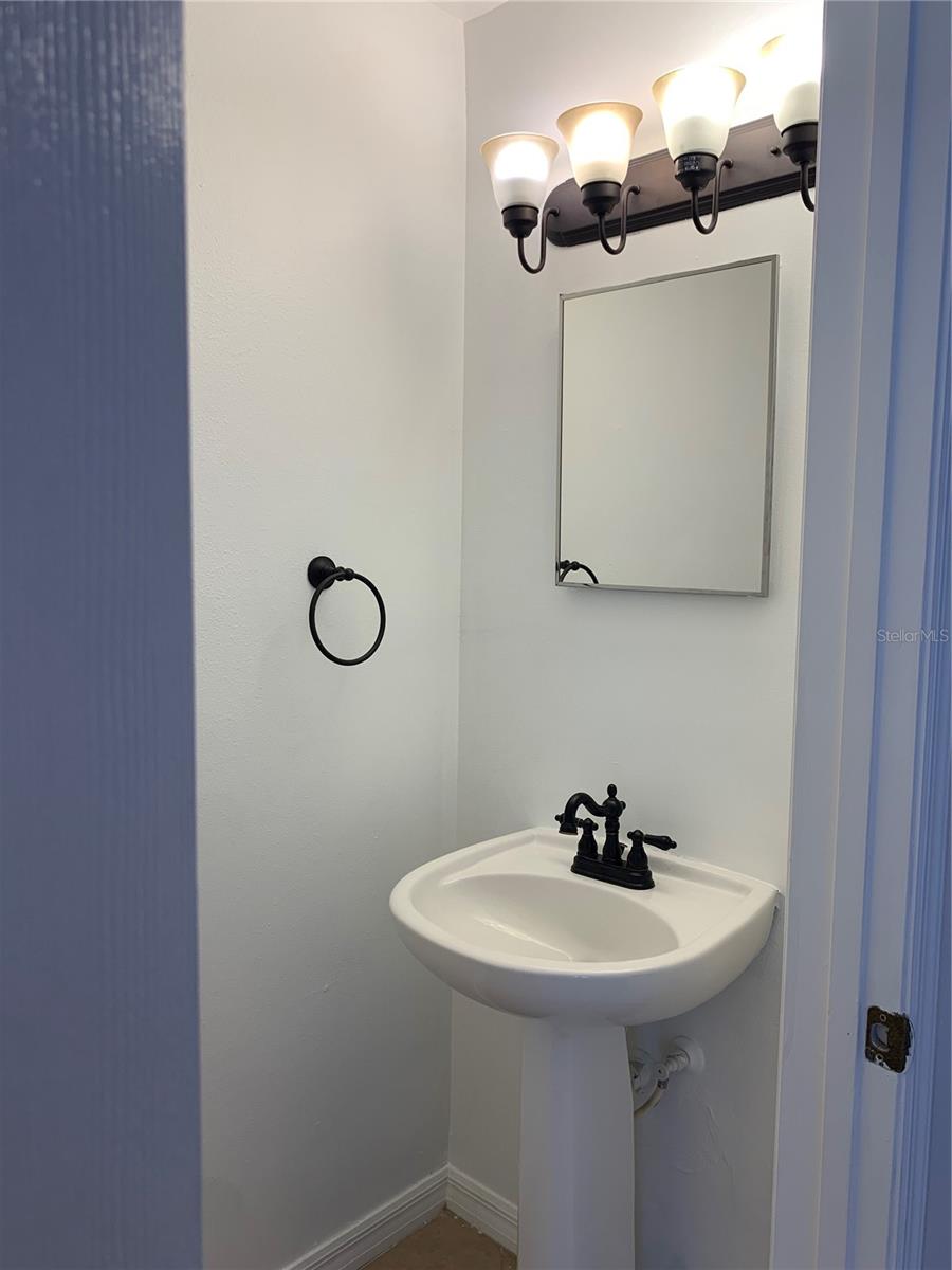 8013 SUTTON TERRACE LN, TAMPA, FL, 33615