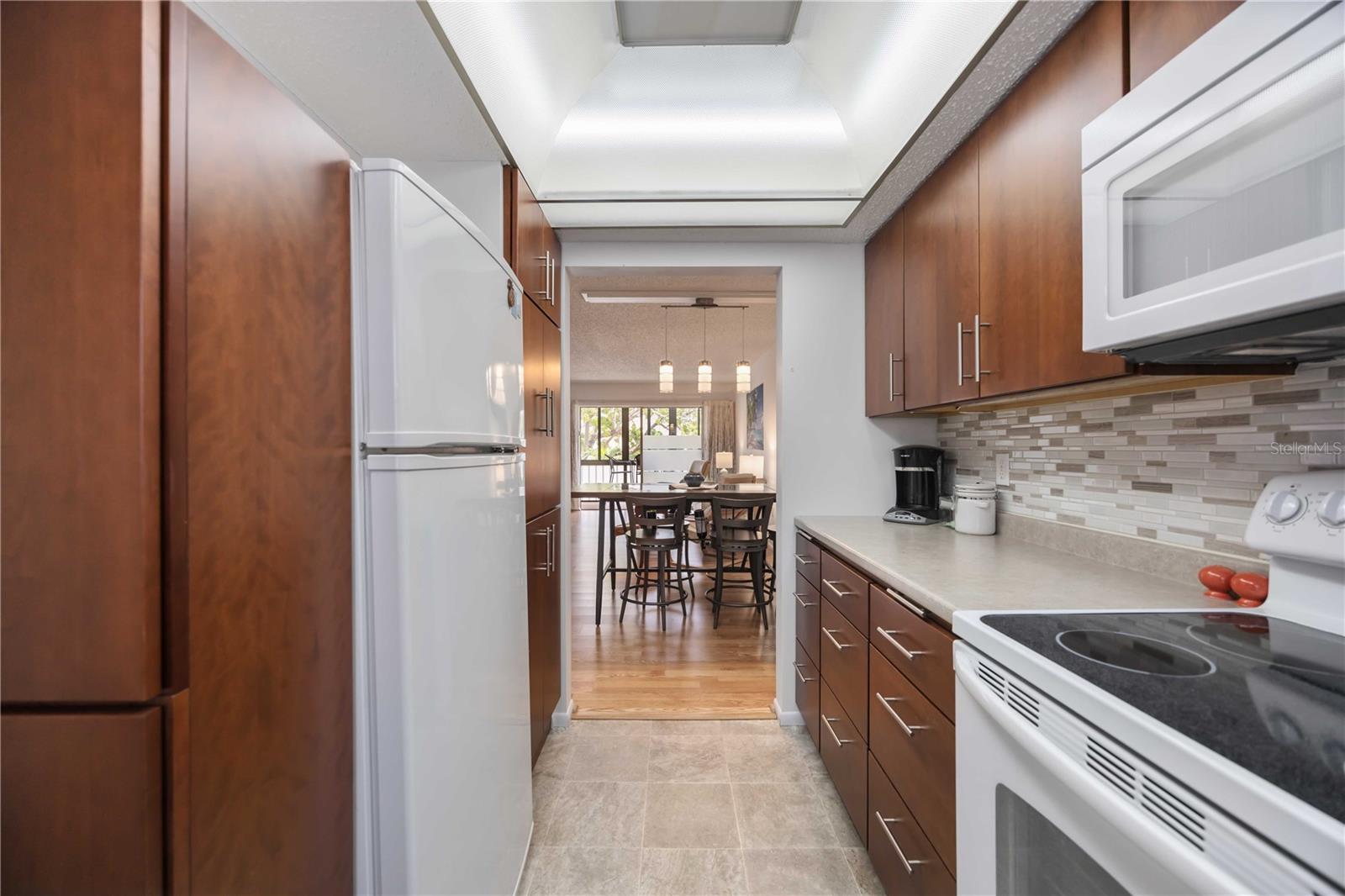 2220 STICKNEY POINT RD #528, SARASOTA, FL, 34231