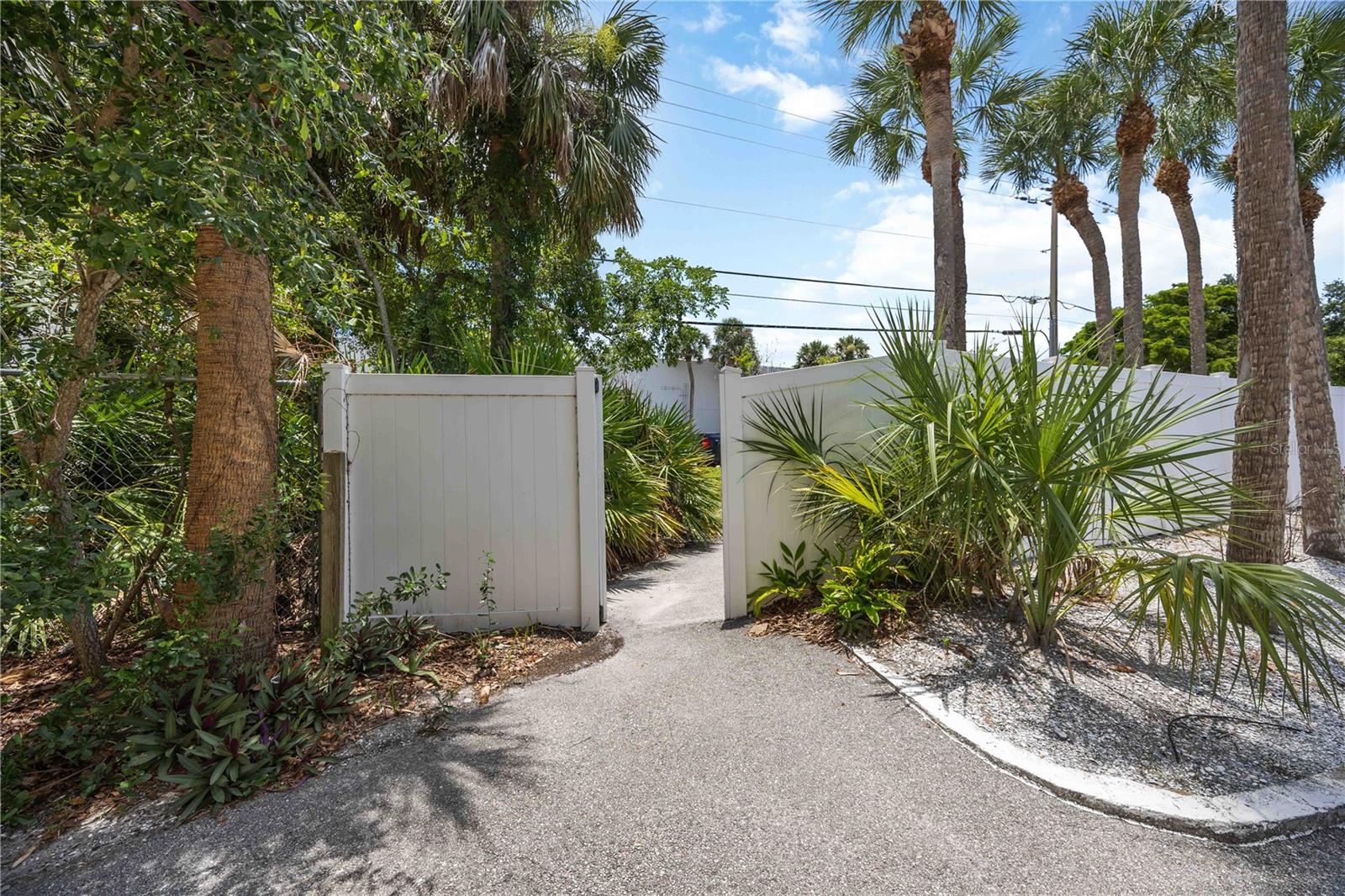 2220 STICKNEY POINT RD #528, SARASOTA, FL, 34231